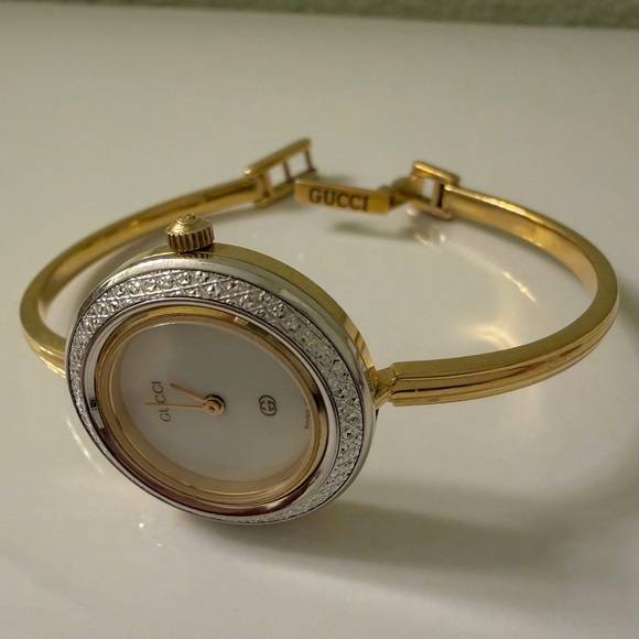 Vintage~Gucci Silver Diamond-Cut Bezel Bangle Bracelet Watch W/Box/Papers - Picture 5 of 16